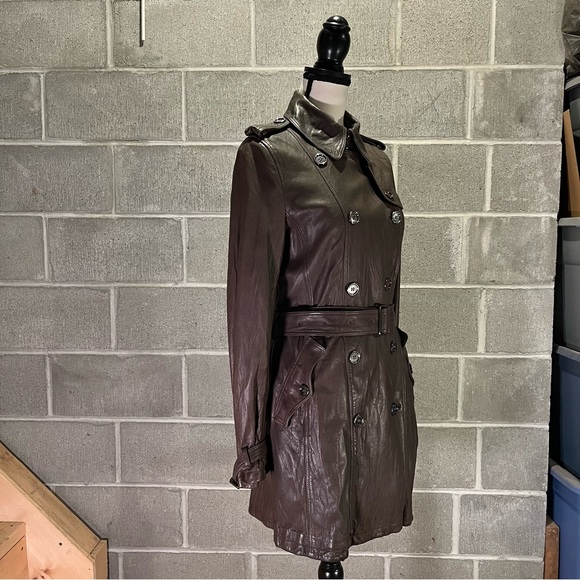 Burberry trench coat. - Picture 4 of 16